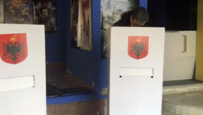 Nis votimi për Referendumin, mbështetësit e Sali Berishës votojnë për shkarkimin e Bashës