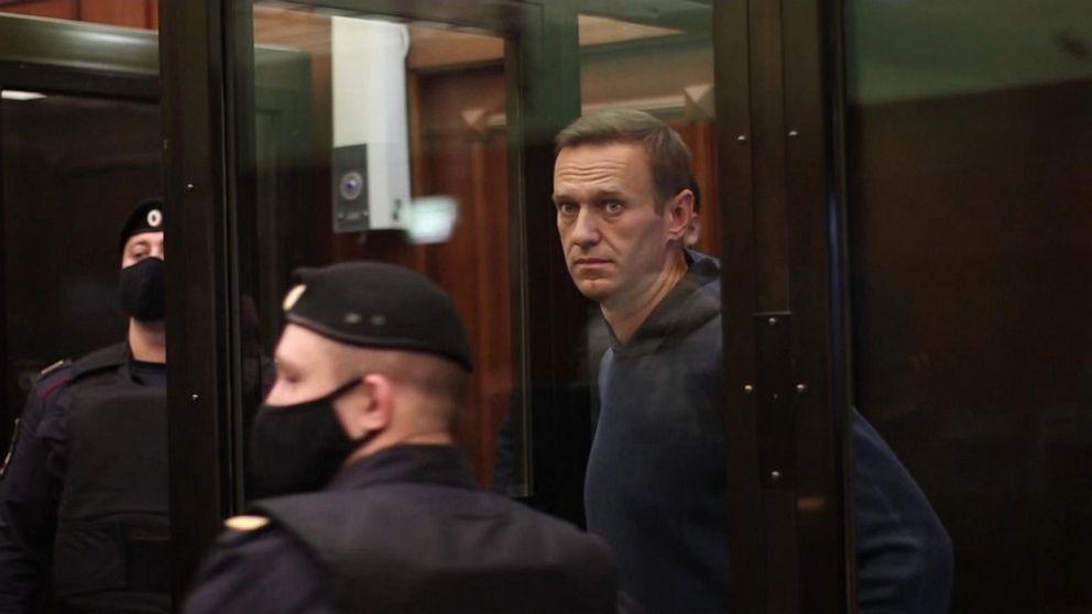 Një vit pas burgosjes: Opozitari i Putinit po e jeton ‘ferrin në tokë’