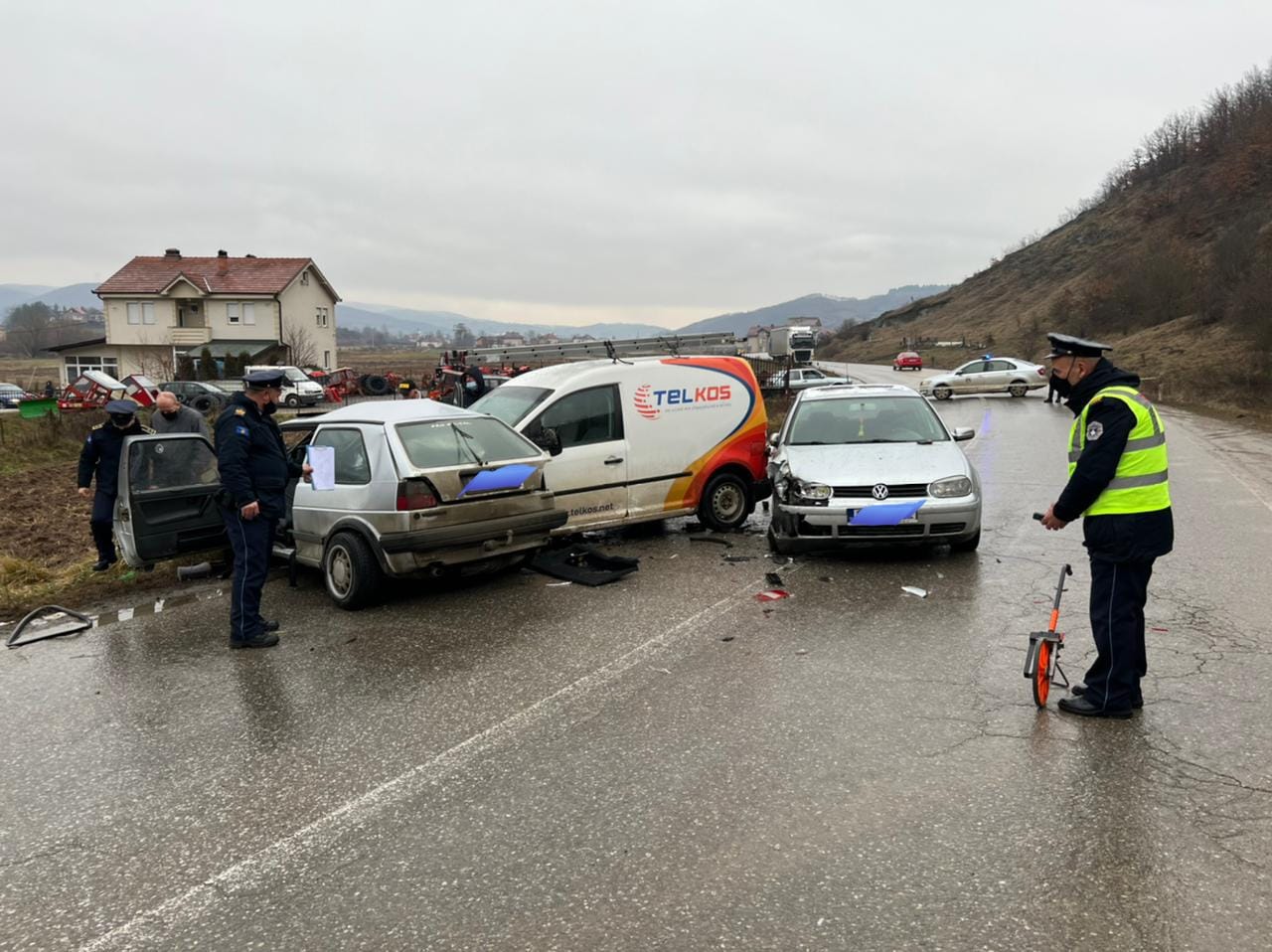 E konfirmon Policia: Dy të vdekur dhe nëntë të lënduar në magjistralen Prishtinë-Podujevë