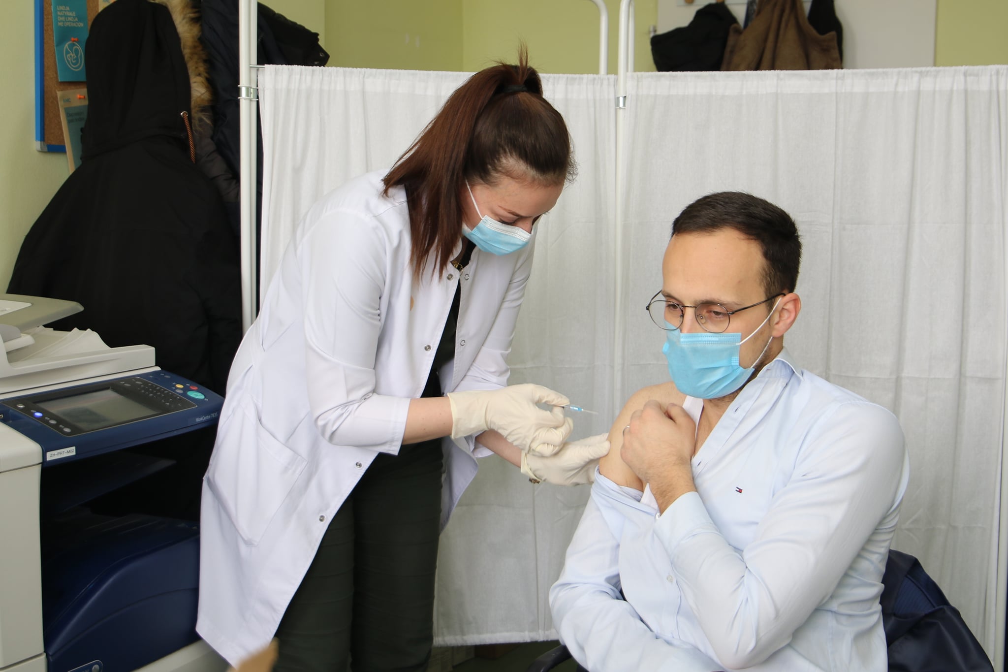 Përforcohet kryetari i Gjilanit, merr dozën e tretë të vaksinës