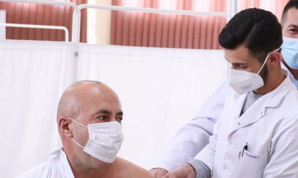 Haradinaj vaksinohet për herë të tretë, ka një kërkesë për Qeverinë