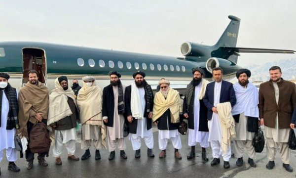 Një delegacion me zyrtarë talibanë zbresin në Oslo për bisedime me Perëndimin