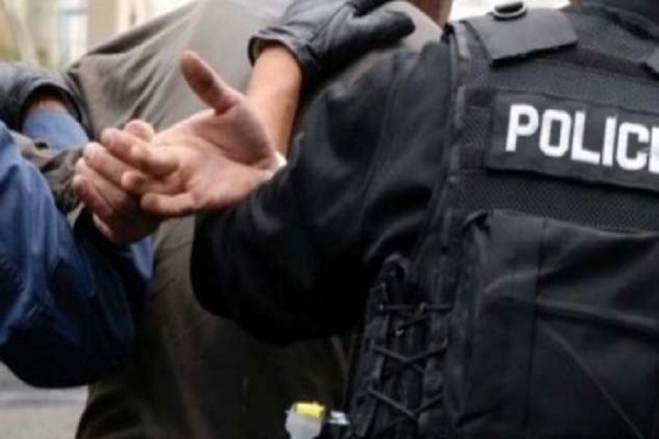 Prezantohet rrejshëm si polic: Policia e vërtetë e arreston