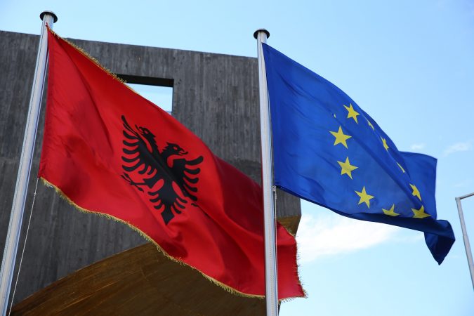 Delegacioni i BE-së reagon ndaj protestës së Berishës: Nuk duhet të ketë vend për dhunë në politikë