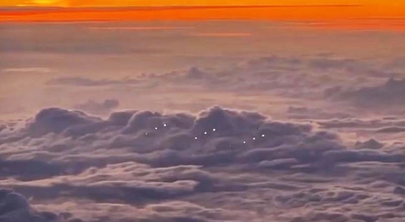 Pilotët kapin pamje të flotës së dyshuar të UFO-ve duke fluturuar në formacion mbi Paqësor (VIDEO)