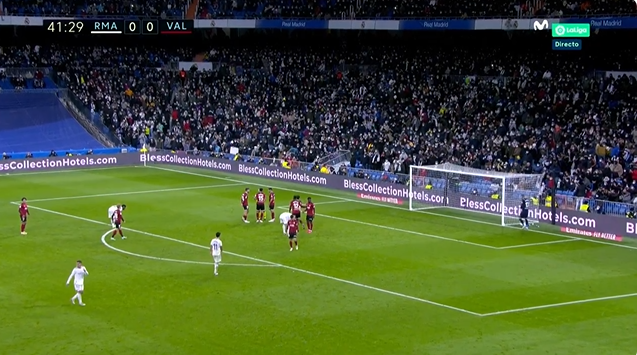 Real Madrid shkund Valencian, Benzema i famshëm qëllon aty ku duhet