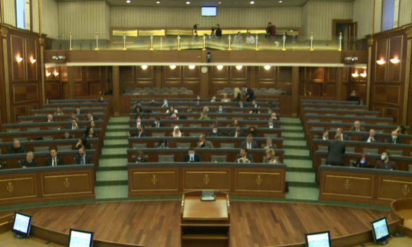 Deputetët e Vetëvendosjes nuk morën pjesë në votimin e rezolutës kundër shtrenjtimit të rrymës