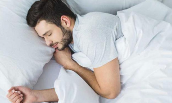 Sipas ekspertëve, kjo është koha ideale për të fjetur