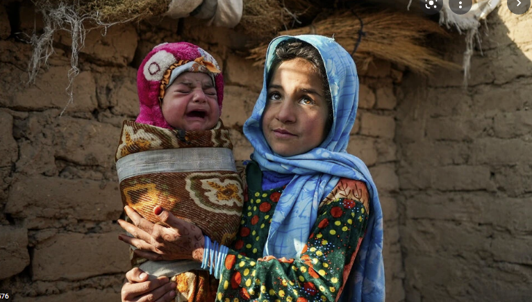 E rëndë: Prindërit shesin fëmijët dhe veshkat për të ushqyer familjet e uritura në Afganistan