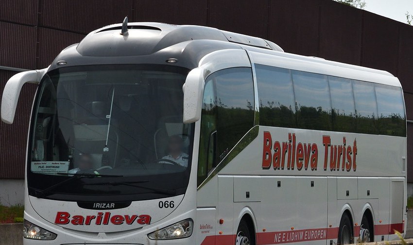 15 autobusë të “Barileva Turist” transportojnë serbët e Kosovës për të votuar në referendumin e Serbisë