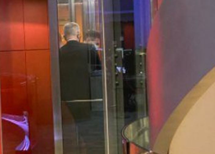 Ministri britanik bllokohet në ashensorin e BBC’së, vonohet në emisionin live