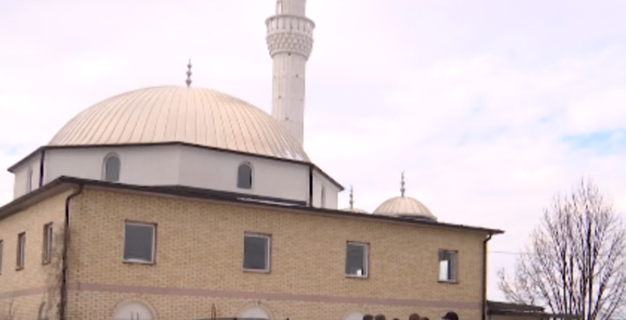 Banorët e Halabakut të Podujevës s’e lejojnë imamin e ri të hyjë në xhami