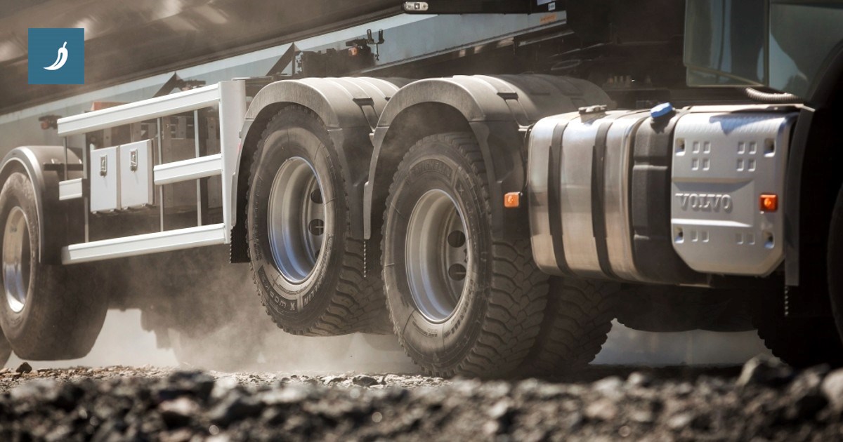 A e dini pse kamionët nganjëherë i kanë rrotat e ngritura nga toka?