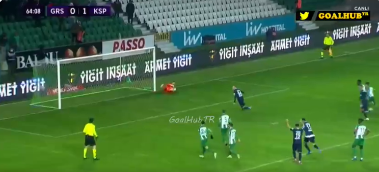 Florent Hadërgjonaj ia merr anën portierit me këtë gol në fitoren e Kasimpasa kundër Giresunspor