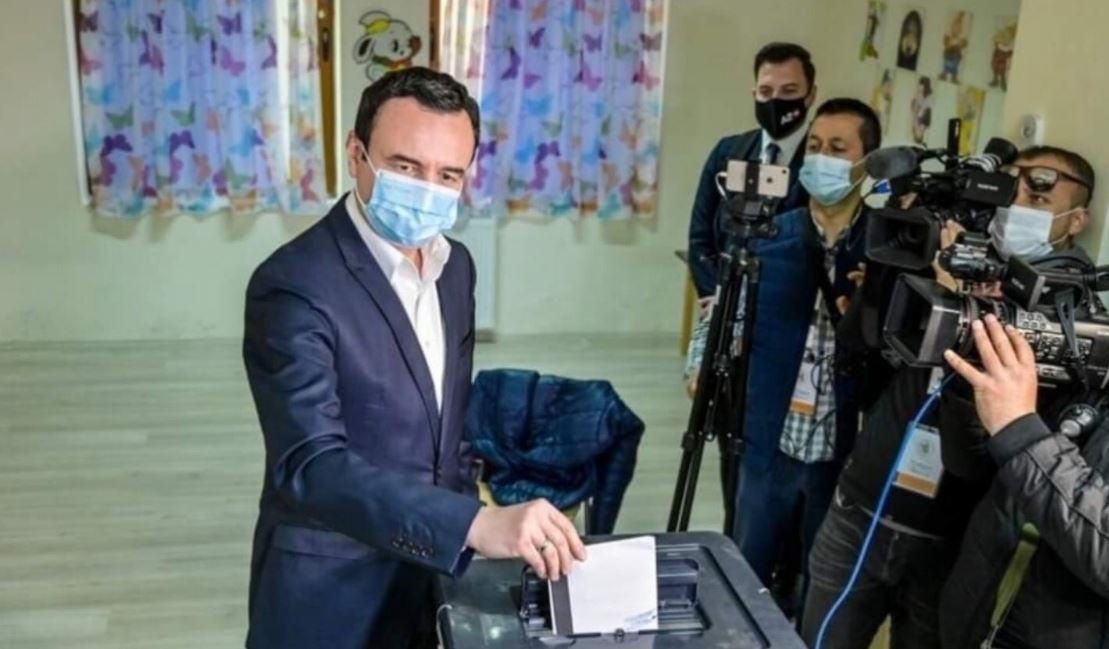 Gjuriq ankohet se Kurti votoi në një shtet tjetër, e serbëve në Kosovë po ua mohon