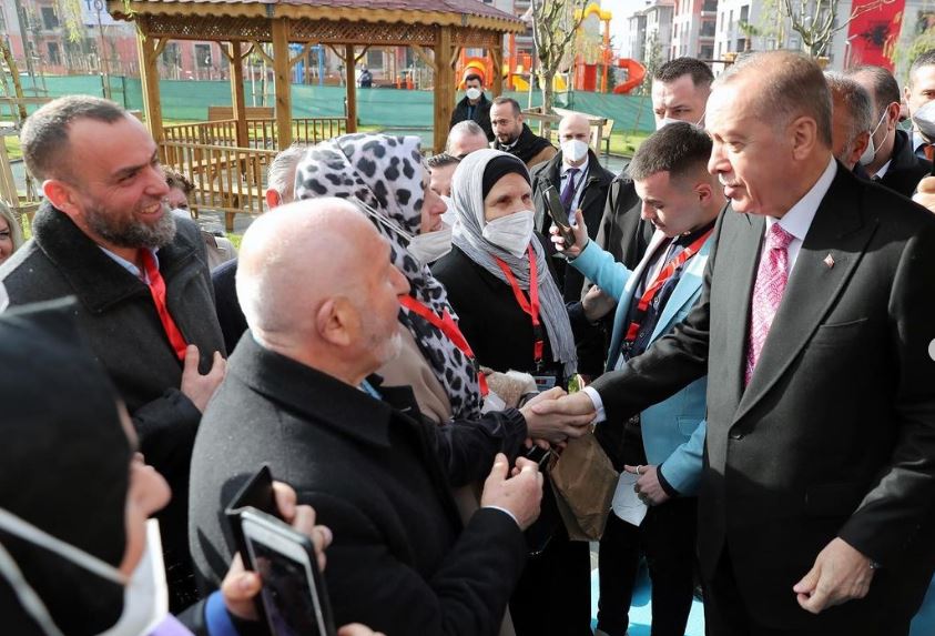 Erdogan në shqip pasi iku nga Shqipëria: Faleminderit, ju duam juve