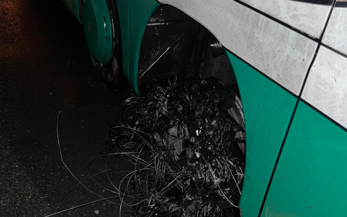 Autobusit nga Kosova i shpërthen goma, mërgimtarët mbesin gjatë në rrugë (Foto)