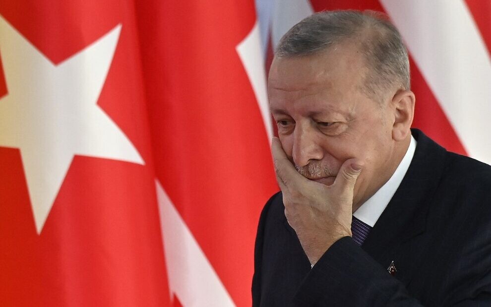 Pse Erdogani është buzë humbjes së pushtetit?