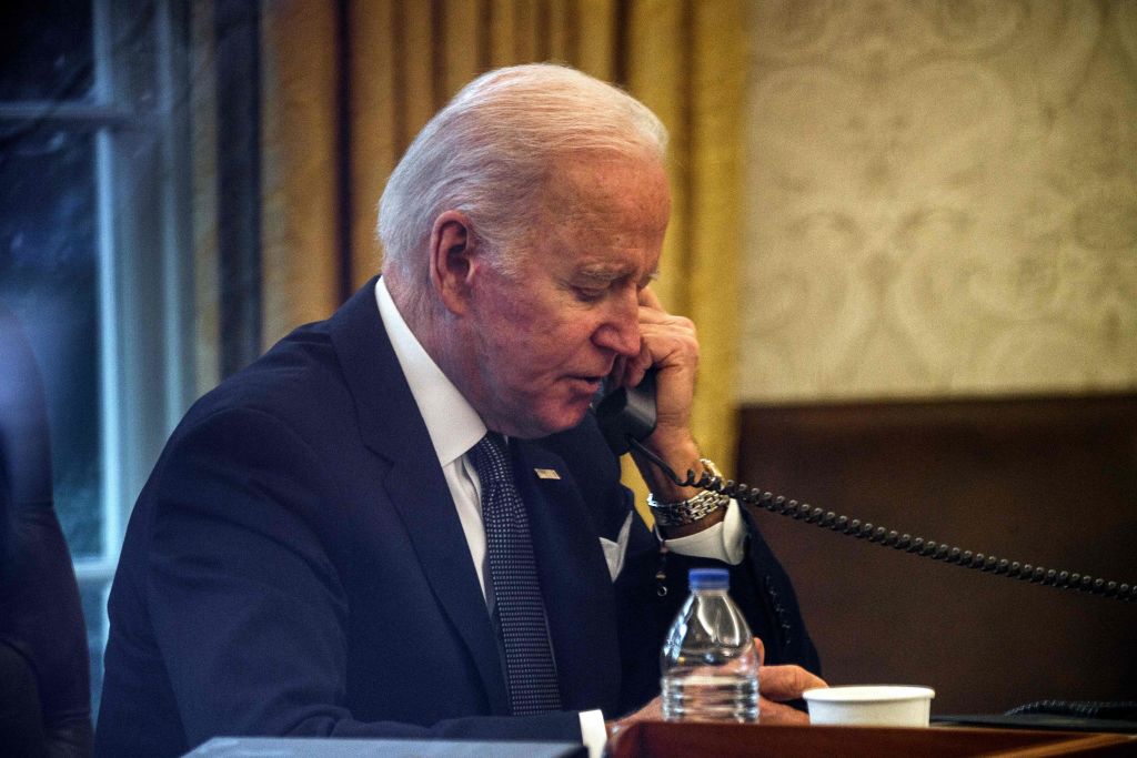 Administrata Biden nuk do të dërgojë armë me rreze të gjatë drejt Ukrainës, së paku tani për tani