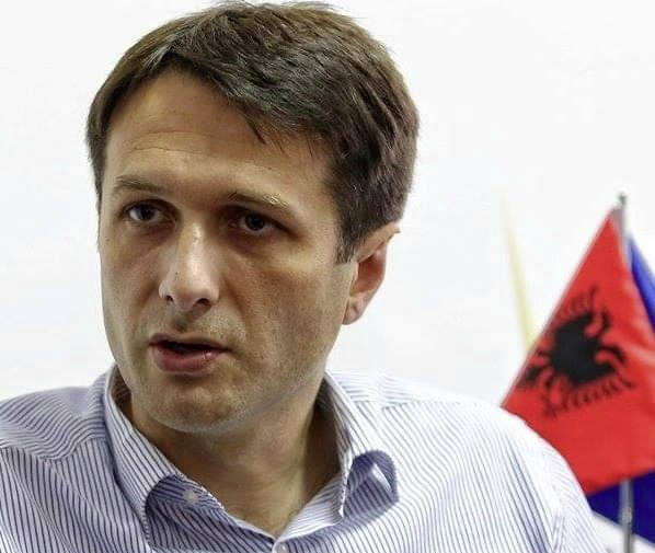 Zhvillimet ndërkombëtare, Valon Murati: Po krijohen rrethanat për bashkimin Kosovë-Shqipëri