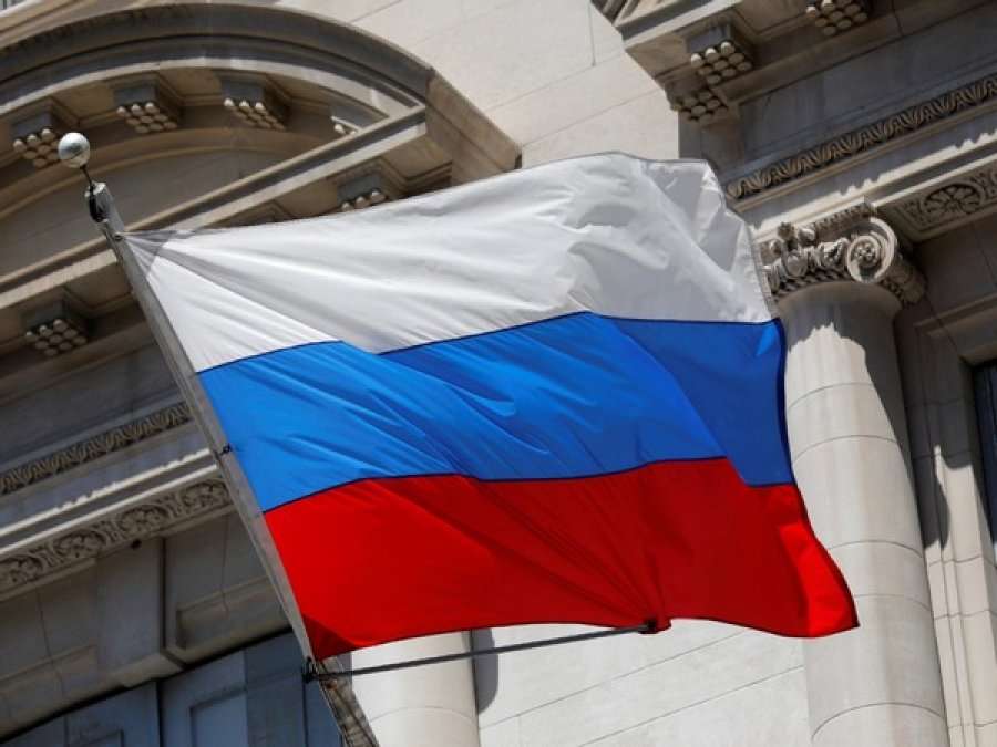 Rusia e kërcënon Perëndimin me një përgjigje të ashpër nëse i preken asetet e saj