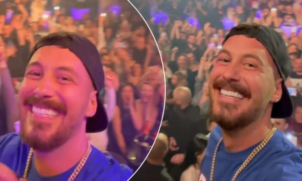 “Kjo është mënyra ime për fitore”, Donaldi i rrethuar me fansa në koncert