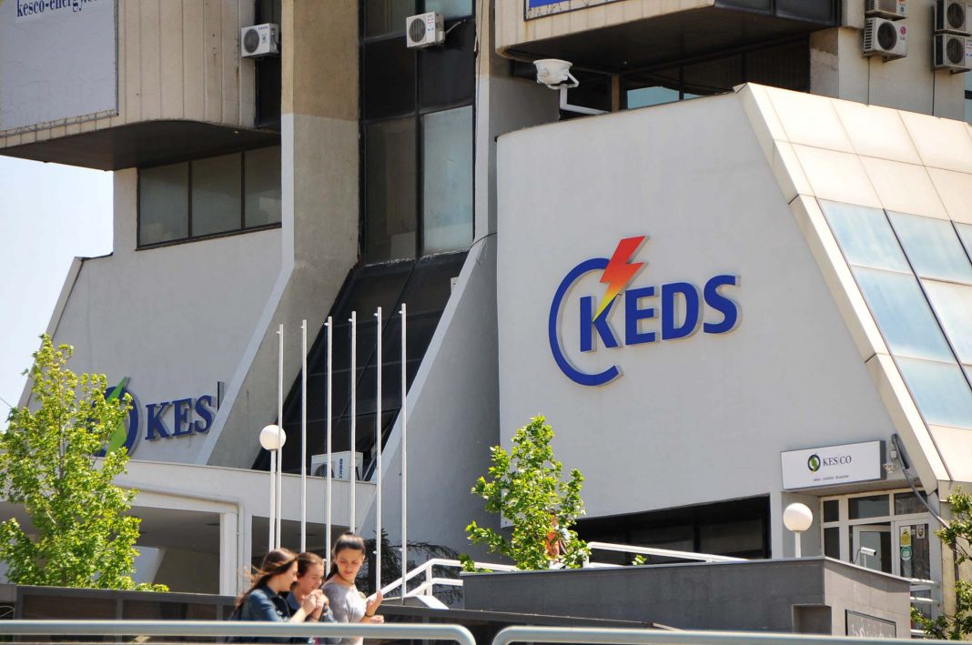 KEDS njofton bizneset: Kush s`ka kontratë për rrymë, të shtunën nis shkyçja