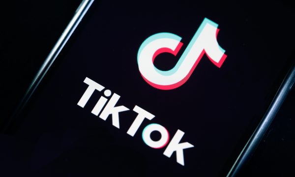 Kompania kineze pranon se përdori të dhënat e TikTok-ut për të gjurmuar gazetarët