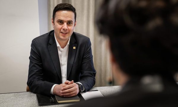 Abdixhiku njofton: Profesoresha e njohur i bashkohet LDK-së