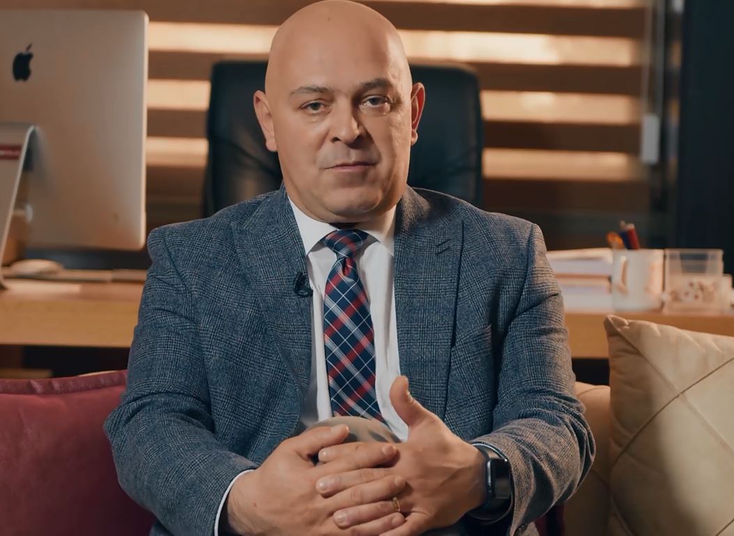 Gjini thirrje kundërshtarëve të tij: Kursehuni nga gjuha fyese, deri tani Gjakova shembull