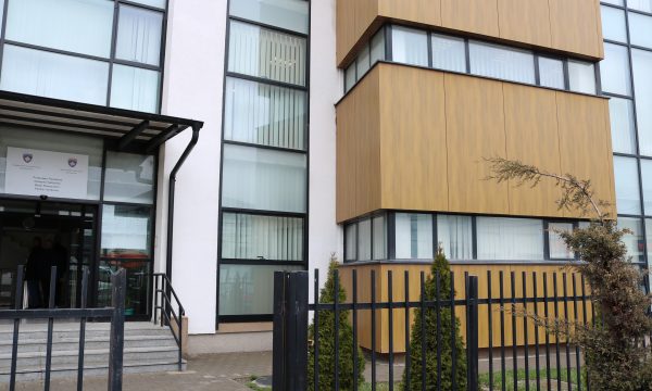 Gjuajtja me armë mes policit dhe një qytetari: Ndalohen katër persona të dyshuar në Ferizaj