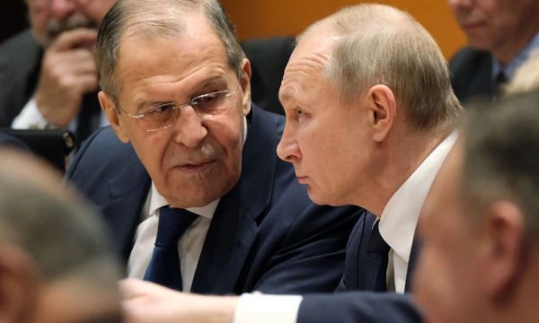 Lavrov veç ankohet: Perëndimi na ka shpallur luftë totale, shkrimtarët tanë po refuzohen