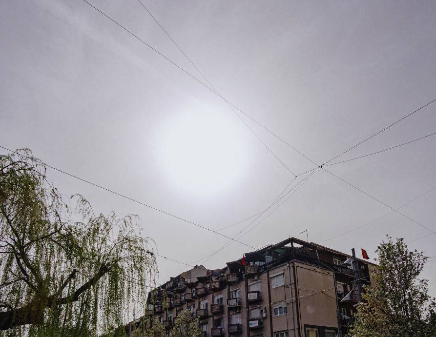Prezencë e madhe e pluhurit saharian në Kosovë sot, kështu dukej qielli