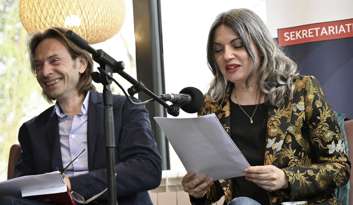 VV mbrëmje poetike kushtuar grave: I vetmi lexues mashkull Elvis Hoxha