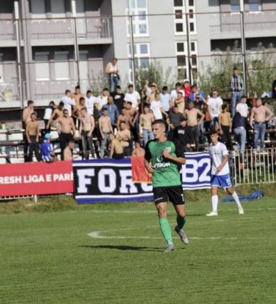 Futbollisti kosovar pëson sulm në zemër gjatë lojës, e dërgojnë në spital dhe i vendosin stendë
