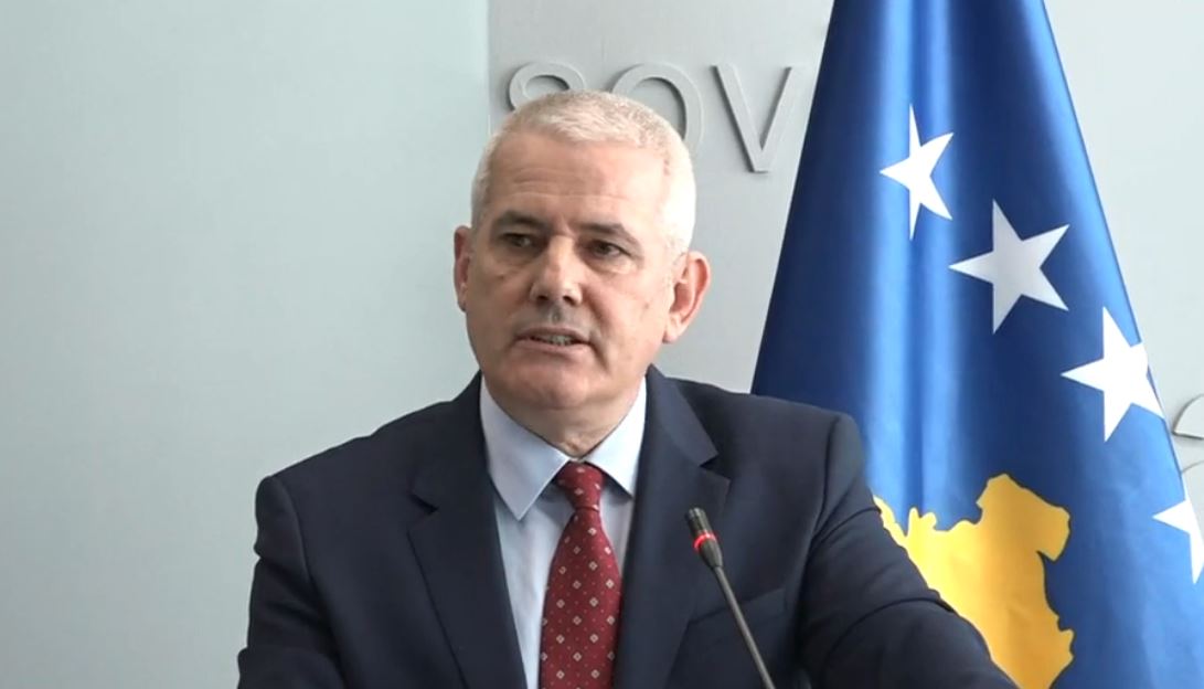 Sjellje e ulët e Sveçlës: Gazetarja e Periskopit e pyet për punësimin e motrës së vet, ai ia kthen: Mos flisni budallallëqe