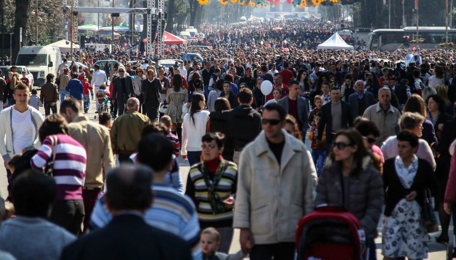 Shqipëria nuk i ka më tre milionë banor