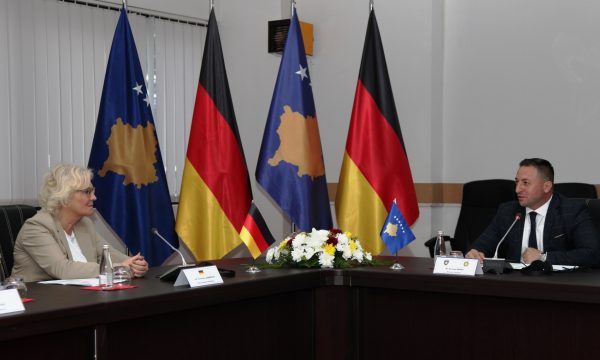 Mehaj pret në takim ministren gjermane të Mbrojtjes, ajo e siguron që Gjermania vazhdon të jetë partner i Kosovës