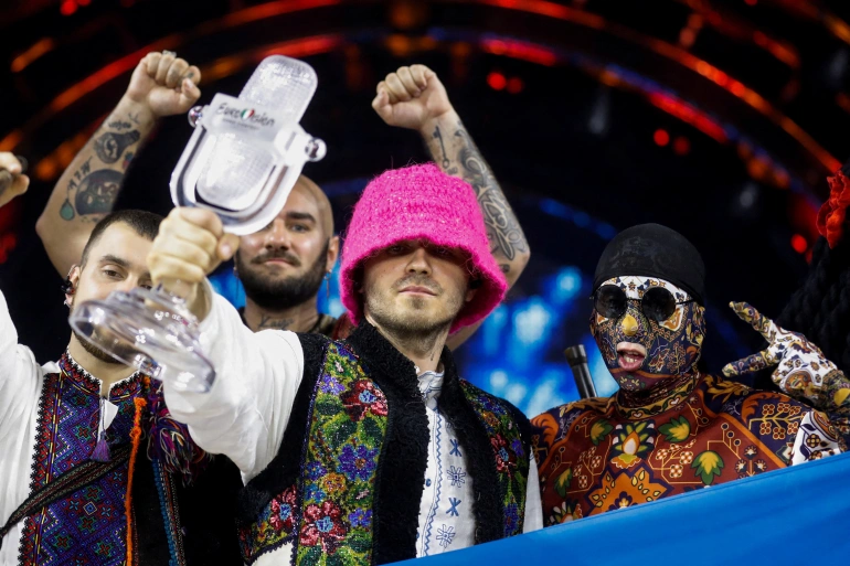 Çfarë gjesti: Kalush Ochestra nxjerr në ankand trofeun e Eurosong, paratë do të shkojnë për Ukrainën