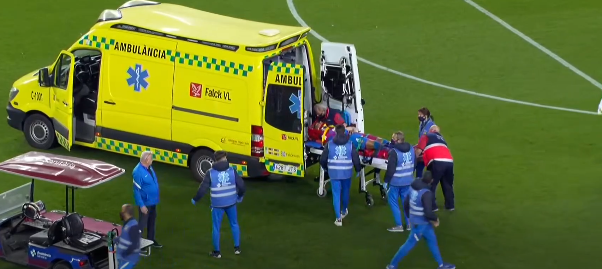 Lëndim horror në ndeshjen Barcelona – Celta Vigo, ambulanca futet në fushë