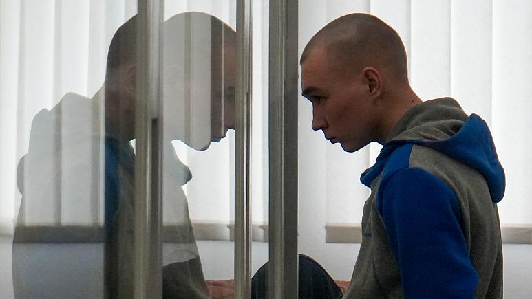 Një ushtar rus dënohet me burgim të përjetshëm për vrasjen e civilit ukrainas