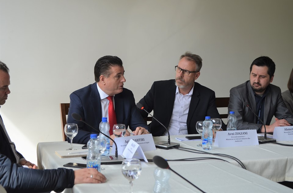 Ish-këshilltari i Agim Bahtirit, Avni Zogiani bën përgjegjës edhe analistët e gazetarët për dhunën