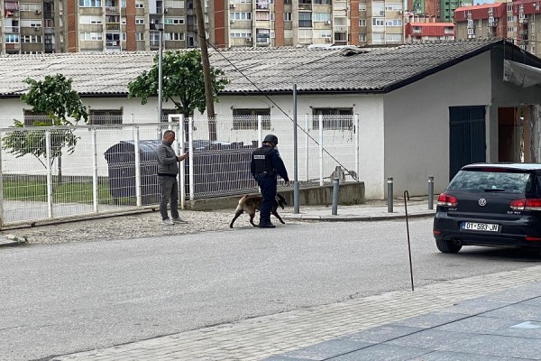 Alarmi për bombë: Evakuohen nxënësit e ‘Xhevdet Dodës’