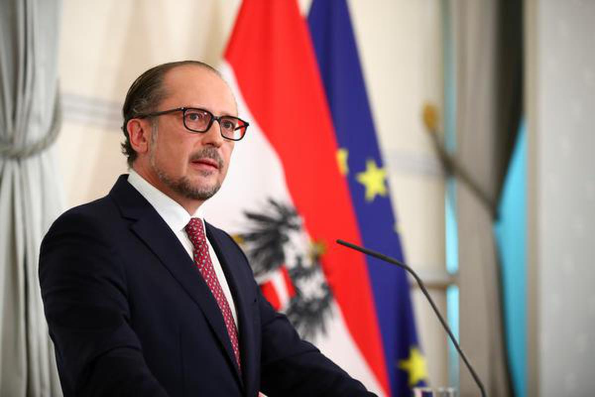 Ministri austriak: Të sjellim përfundimisht në rrugë liberalizimin e vizave për Kosovën