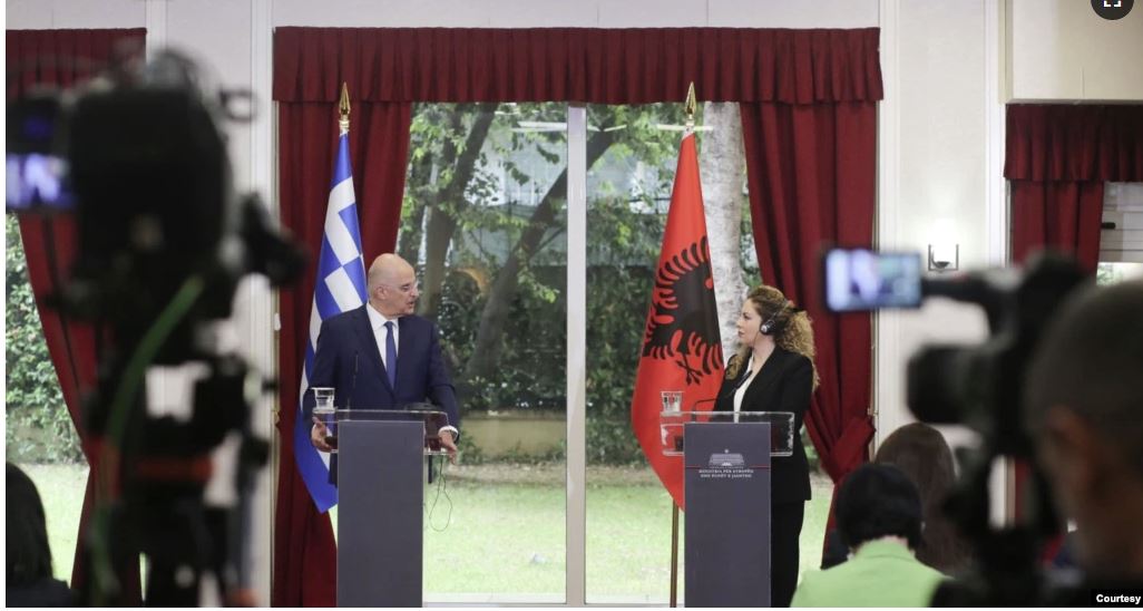 Ministri i jashtëm grek kërcënon Shqipërinë nëse ngre çështjen çame