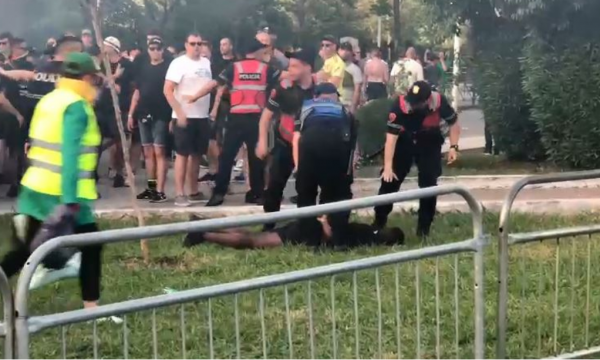 Eskalon situata para fillimit të finales Roma – Feyenoord, tifozët përplasen sërish me policinë