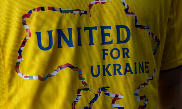 Ukraina vendos edhe flamurin e Kosovës në fanellat speciale