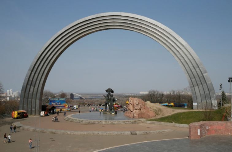 Kievi riemëron monumentin ikonik sovjetik