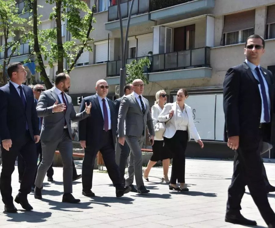 Ambasadori i SHBA-së viziton Mitrovicën e Veriut