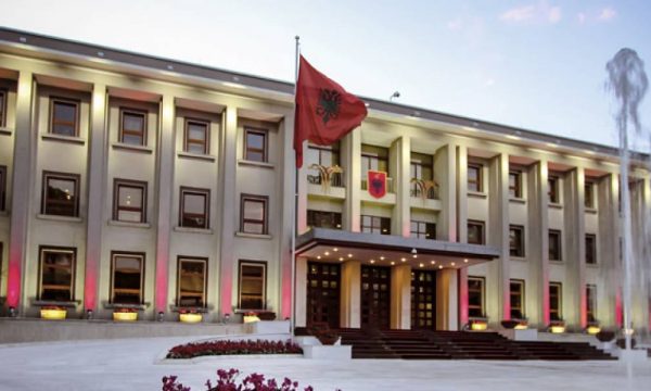 Këta janë emrat e përfolur deri tani për Presidentin e ri në Shqipëri